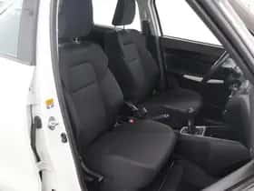 Suzuki Swift (2020) thumbnail 10