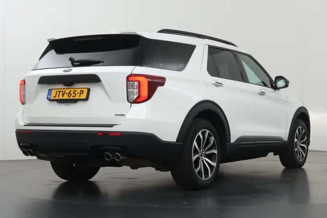 Ford Explorer (2021) thumbnail 2