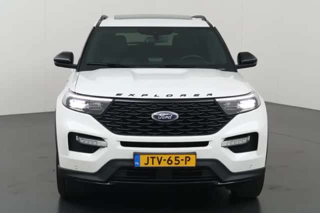 Ford Explorer (2021) thumbnail 3