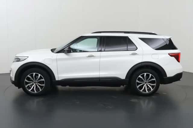Ford Explorer (2021) thumbnail 5