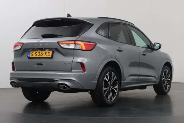 Ford Kuga (2023) thumbnail 2