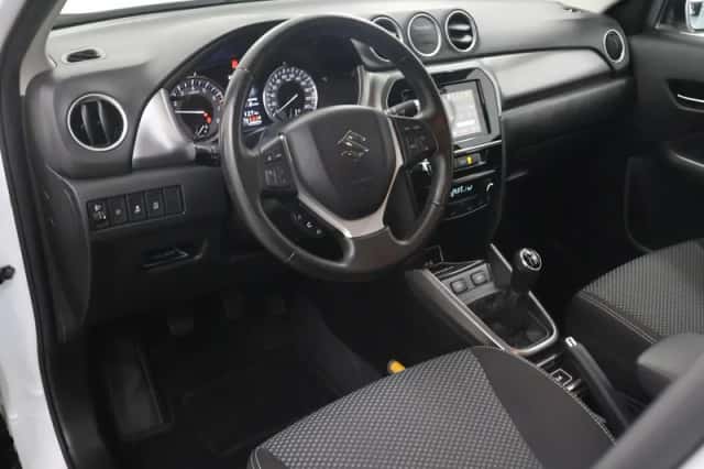 Suzuki Vitara (2018) thumbnail 7