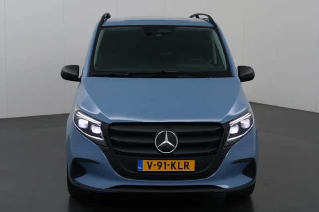 Mercedes-Benz Vito (2024) thumbnail 3