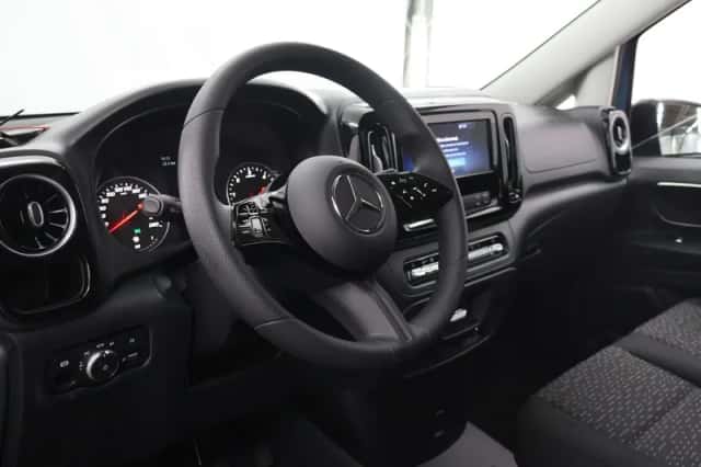 Mercedes-Benz Vito (2024) thumbnail 7