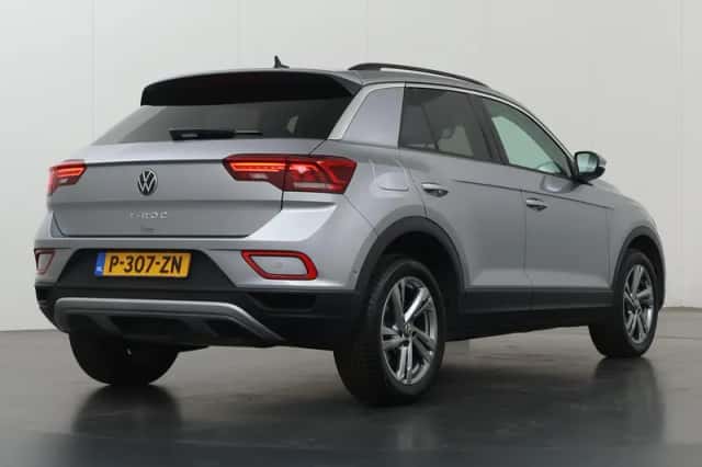Volkswagen T-Roc (2022) thumbnail 2