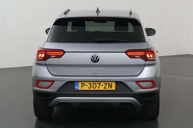 Volkswagen T-Roc (2022) thumbnail 4
