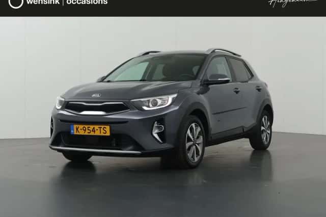 Kia Stonic (2021) thumbnail 1