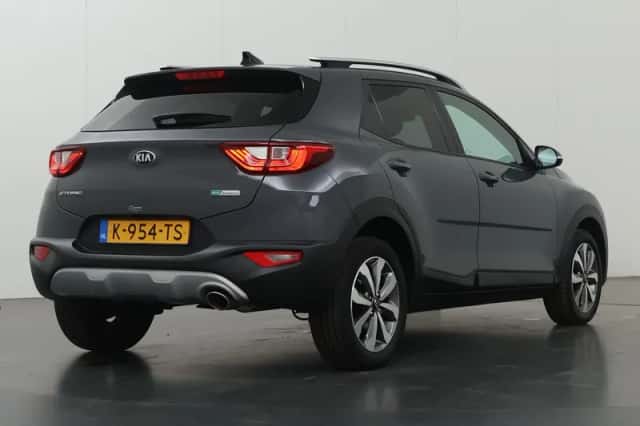 Kia Stonic (2021) thumbnail 2