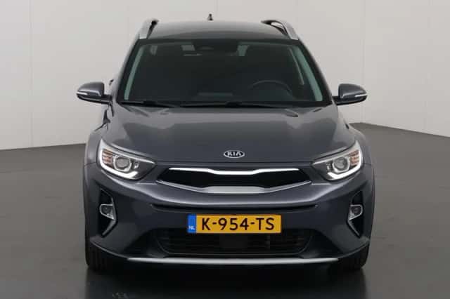 Kia Stonic (2021) thumbnail 3