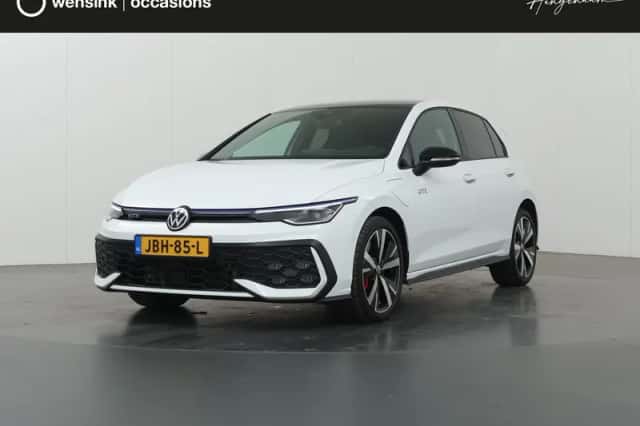 Volkswagen Golf (2024) thumbnail 1