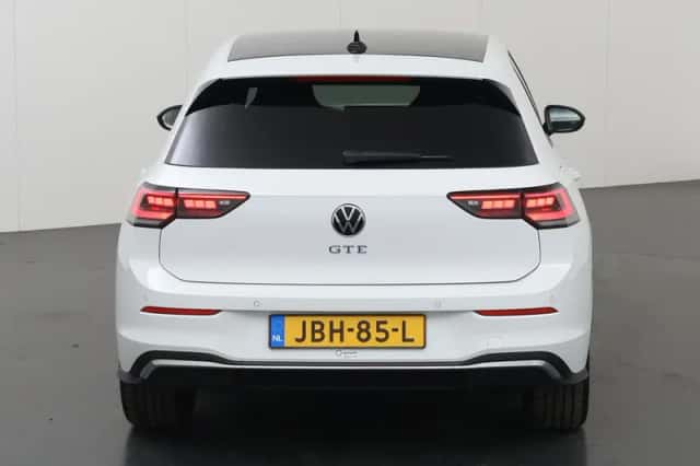 Volkswagen Golf (2024) thumbnail 4