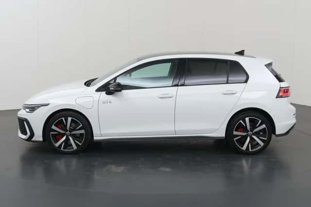 Volkswagen Golf (2024) thumbnail 5