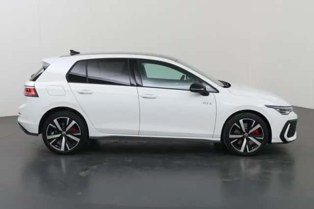 Volkswagen Golf (2024) thumbnail 6