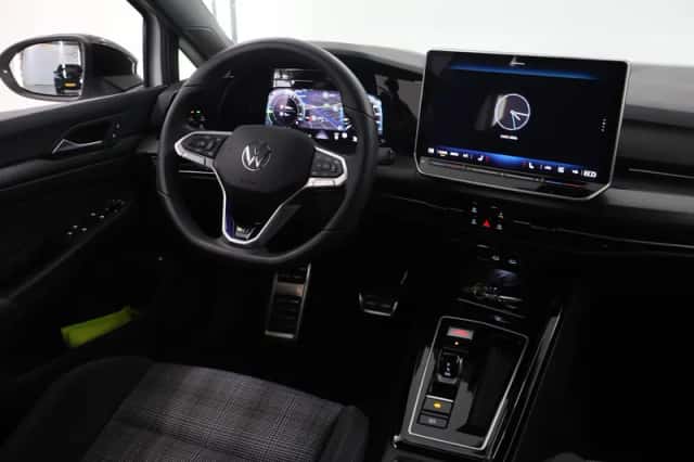 Volkswagen Golf (2024) thumbnail 9