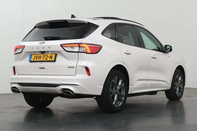 Ford Kuga (2022) thumbnail 2