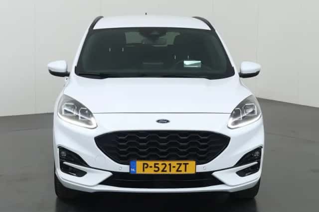 Ford Kuga (2021) thumbnail 3