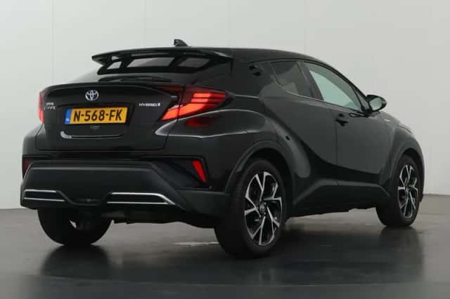 Toyota C-HR (2021) thumbnail 2