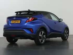 Toyota C-HR (2022) thumbnail 2