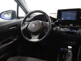 Toyota C-HR (2022) thumbnail 9