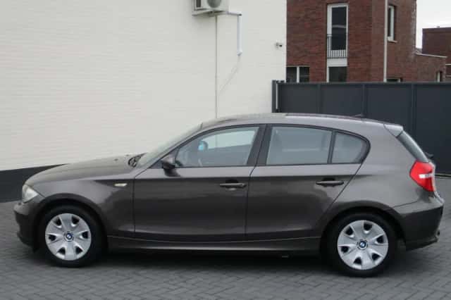 BMW 1-Serie (2009) thumbnail 2