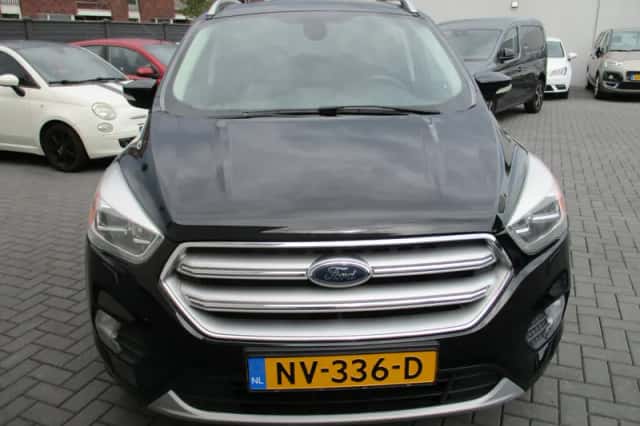 Ford Kuga (2017) thumbnail 4