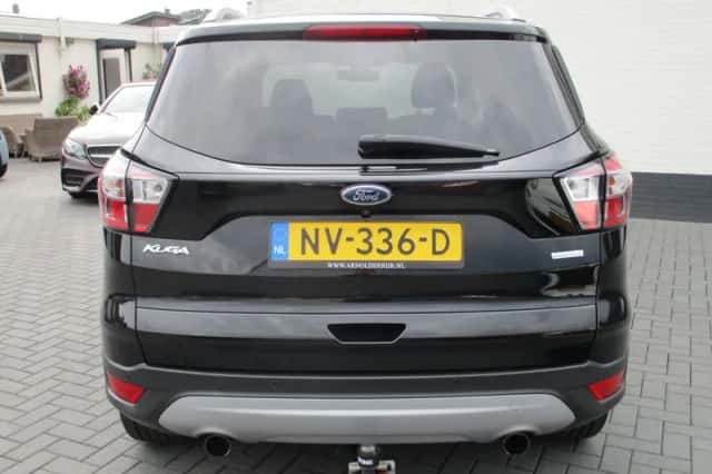 Ford Kuga (2017) thumbnail 5