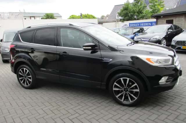 Ford Kuga (2017) thumbnail 6