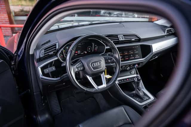 Audi Q3 (2021) thumbnail 2