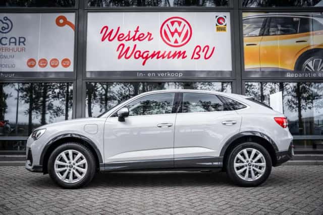 Audi Q3 (2022) thumbnail 3