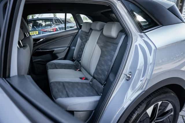 Volkswagen ID.4 (2023) thumbnail 6
