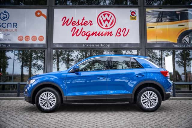 Volkswagen T-Roc (2021) thumbnail 3