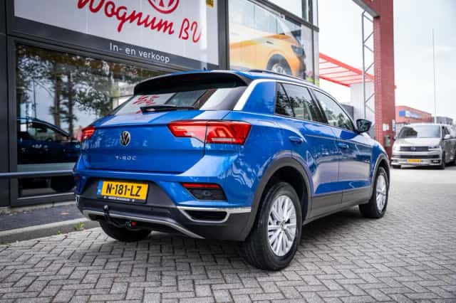 Volkswagen T-Roc (2021) thumbnail 4
