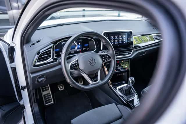 Volkswagen T-Roc (2023) thumbnail 2