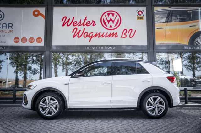 Volkswagen T-Roc (2023) thumbnail 3