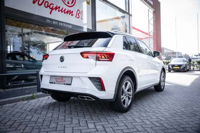 Volkswagen T-Roc (2023) thumbnail 4