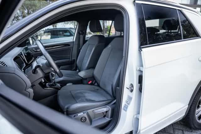 Volkswagen T-Roc (2023) thumbnail 5
