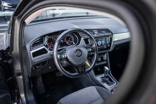 Volkswagen Touran (2016) thumbnail 2