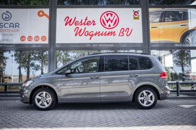 Volkswagen Touran (2016) thumbnail 3