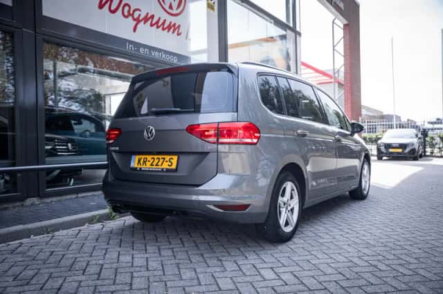 Volkswagen Touran (2016) thumbnail 4