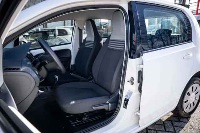 Volkswagen Up! (2017) thumbnail 4