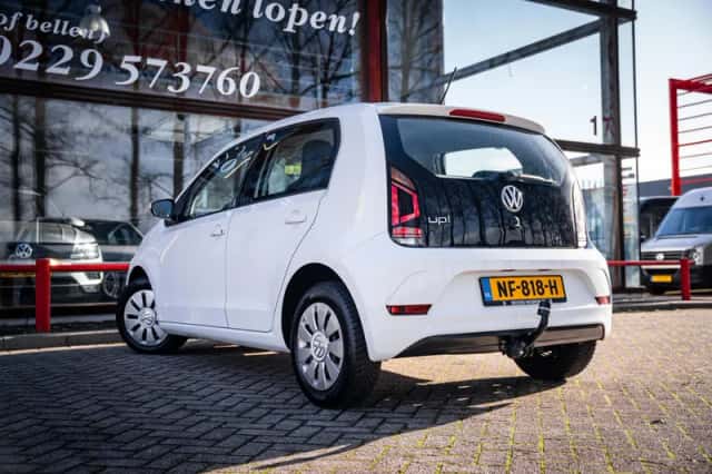 Volkswagen Up! (2017) thumbnail 5