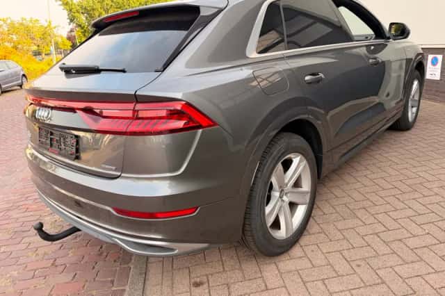 Audi Q8 (2019) thumbnail 3