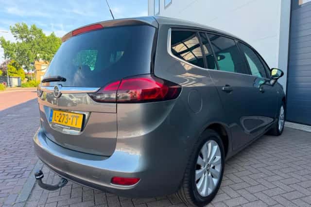 Opel Zafira (2018) thumbnail 3