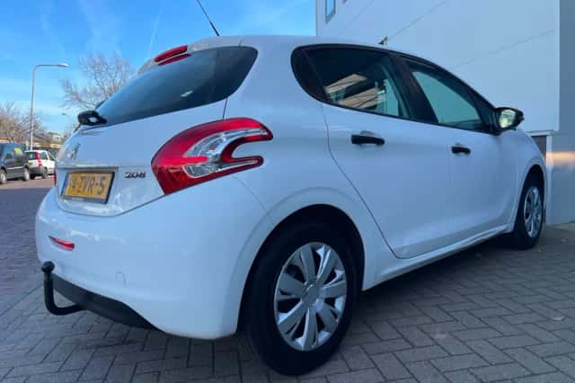 Peugeot 208 (2013) thumbnail 3