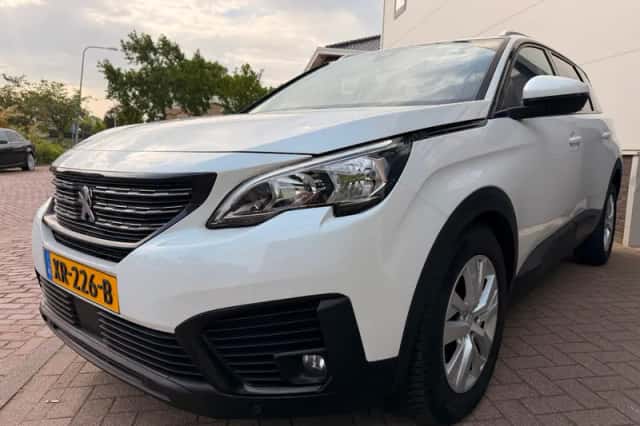 Peugeot 5008 (2019) thumbnail 1