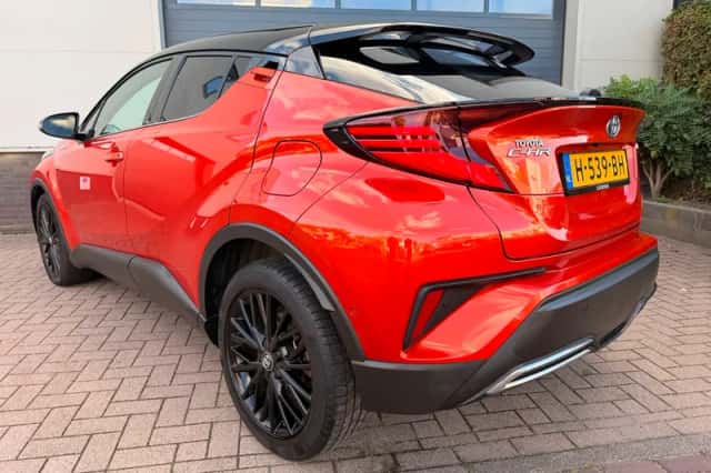 Toyota C-HR (2020) thumbnail 2