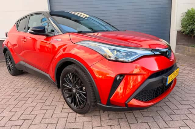 Toyota C-HR (2020) thumbnail 4