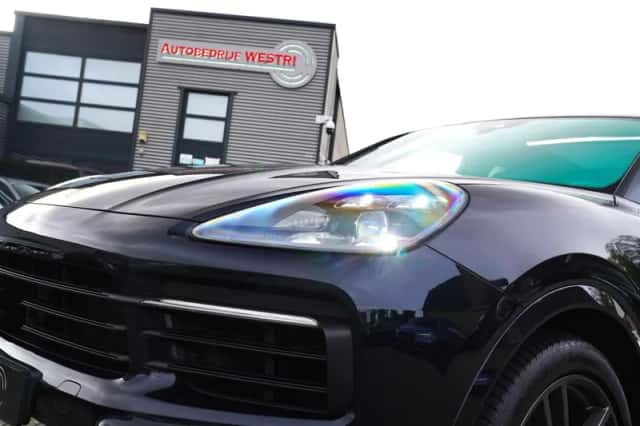 Porsche Cayenne (2018) thumbnail 2