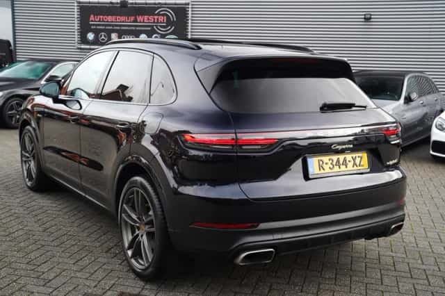 Porsche Cayenne (2018) thumbnail 5