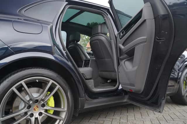 Porsche Cayenne (2018) thumbnail 6